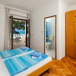 Siesta Beachfront * Duće