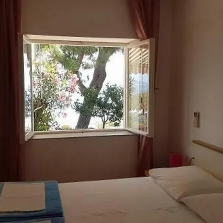 شقة Siesta Beachfront Duće