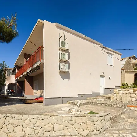 Siesta Beachfront * Duće