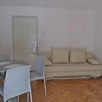 Siesta Beachfront Apartment Duce