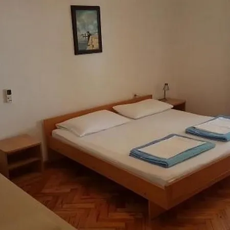 Siesta Beachfront Apartment Duce