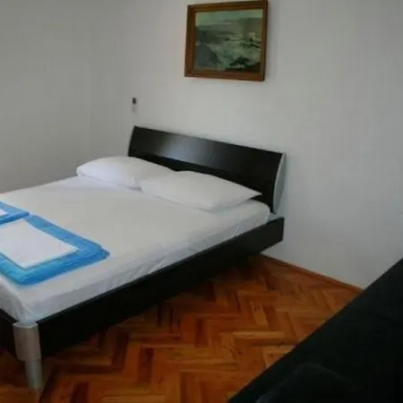 Apartment Siesta Beachfront *