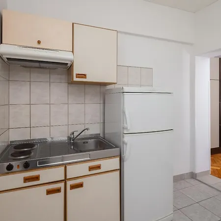 Siesta Beachfront Lägenhet Duće