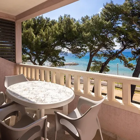 Siesta Beachfront Duće